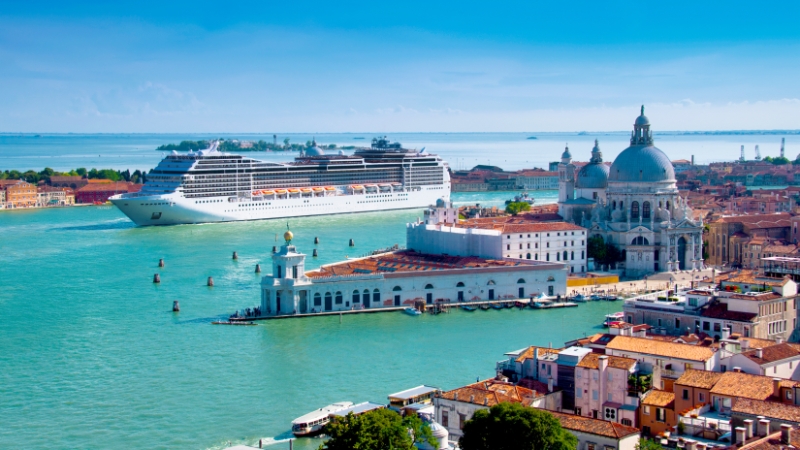 Cruise in Venice