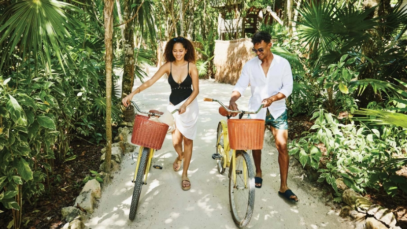 Couple cycling in nature