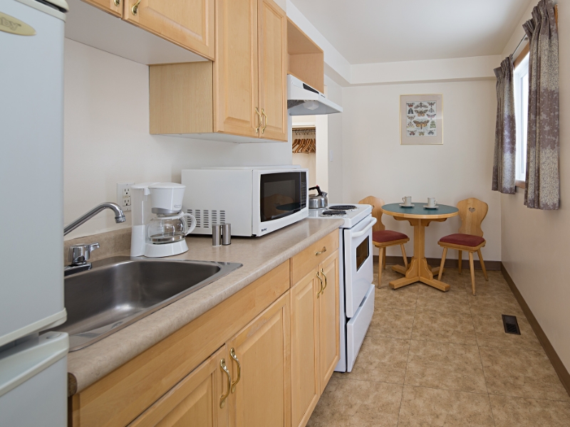 Standard Room 1Queen 1Twin Kitchen