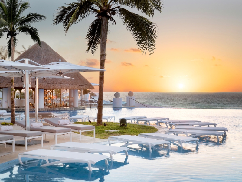 Pool Bar