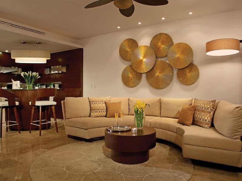 Preferred Club Master Suite–Living Room