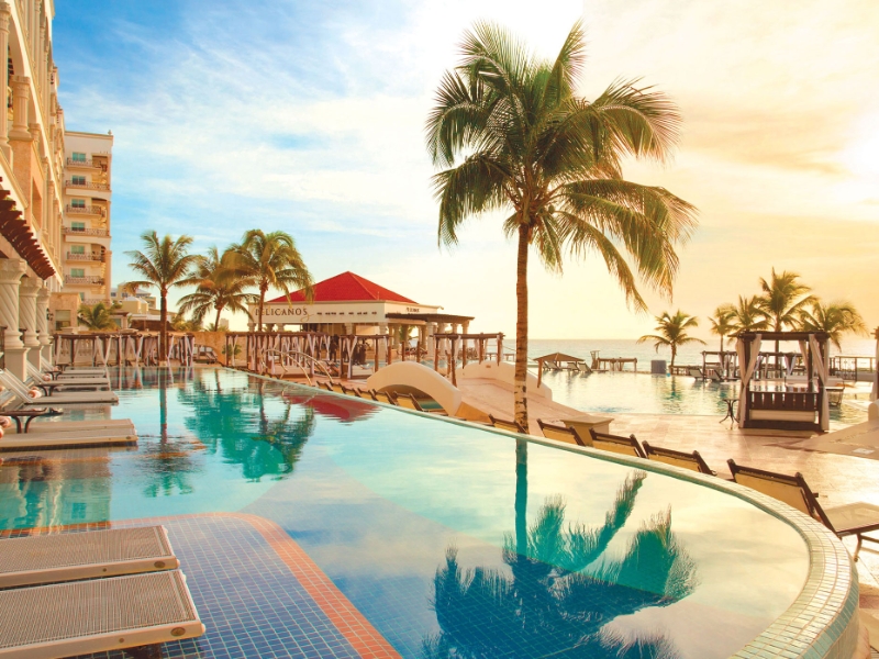 Swim Up Suites Sunset