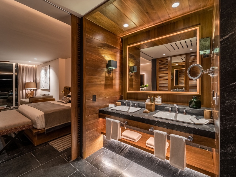 Signature Suite Bathroom