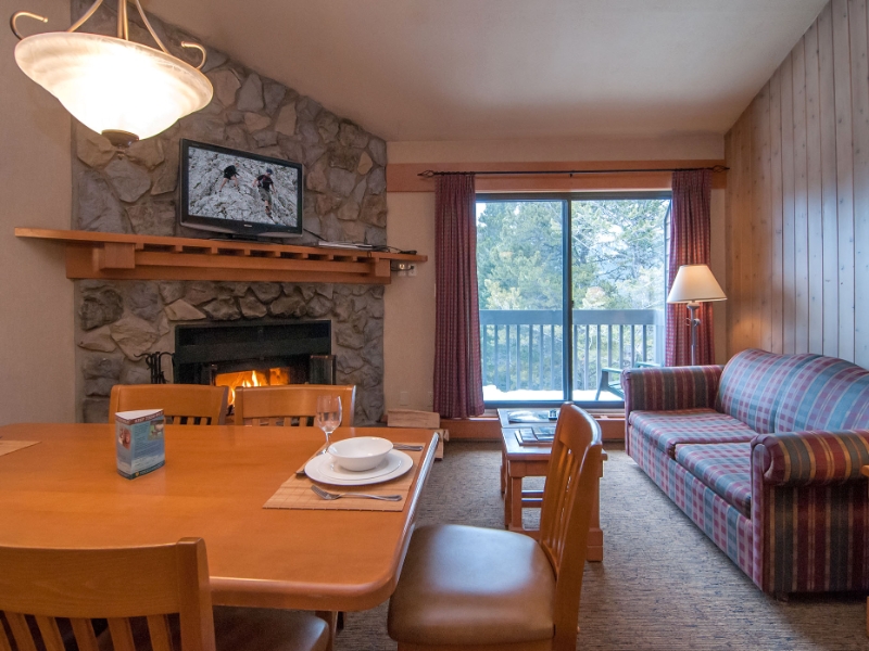 Deluxe One Bedroom Condo Loft Living