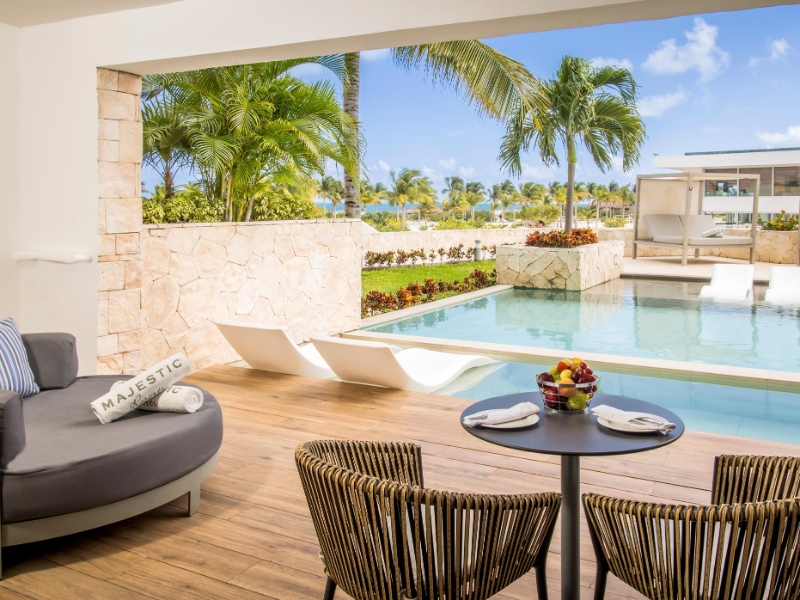 Elegance Club Swim Out Suite