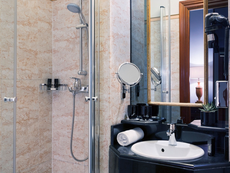 Melia Double Room Bathroom