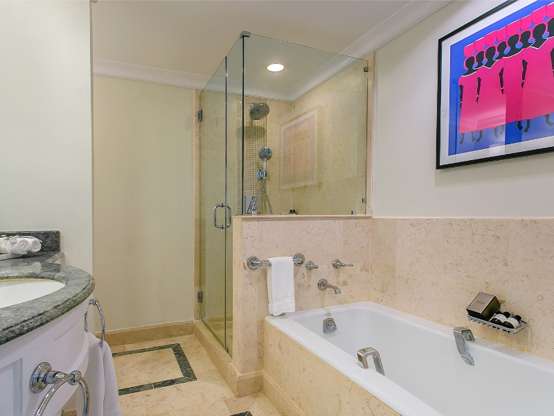 Beachfront Suite Bathroom