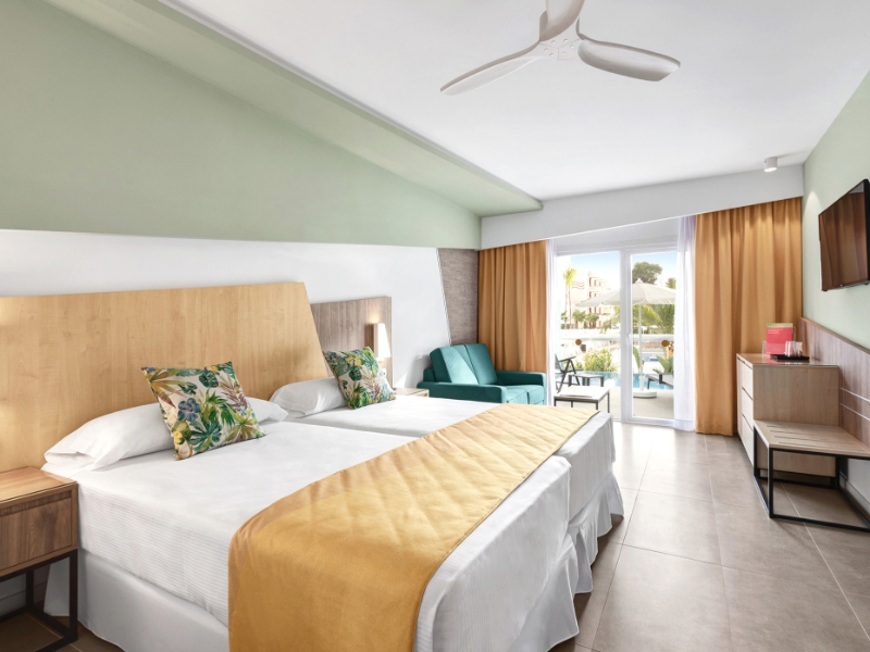 Swim up double room