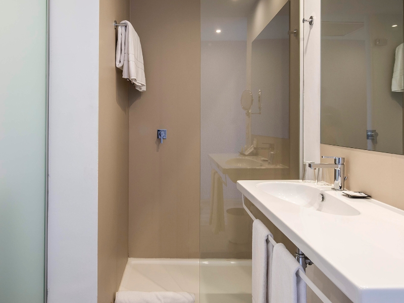 Double Sea Side view Bathroom