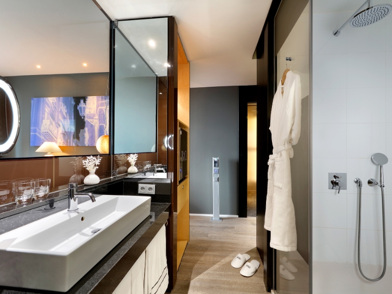Premium Room City View Bathroom