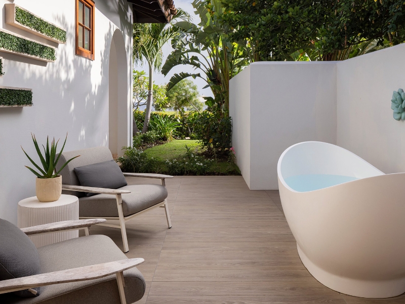 Melemele One Bedroom Butler Walkout Suite Patio Tranquility Soaking Tub Patio