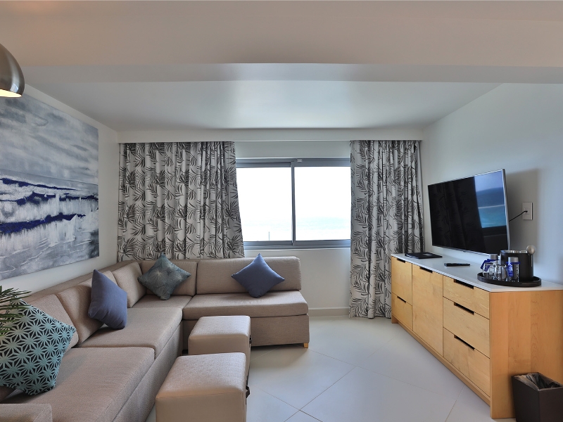 Deluxe Ocean View Suite