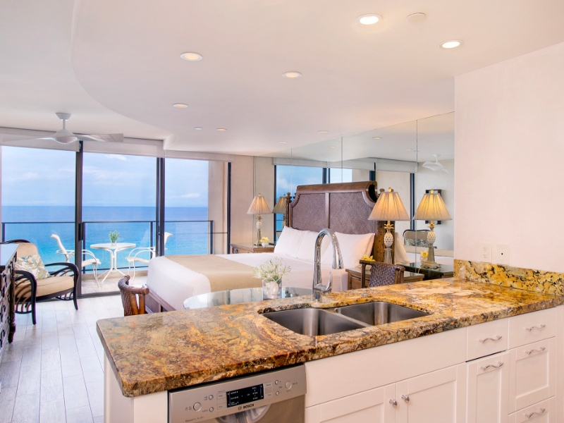 Studio Oceanfront Premium Living Room