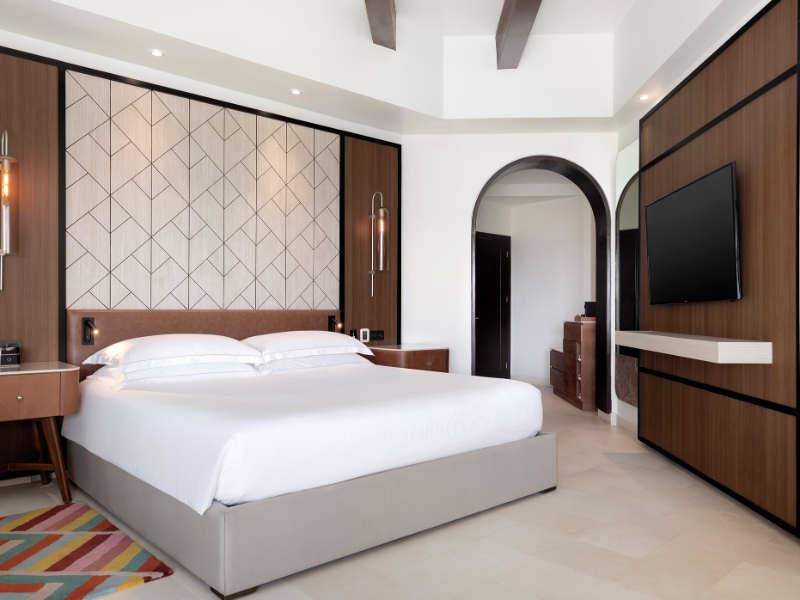 Junior Suite Ocean Front Walk Out King