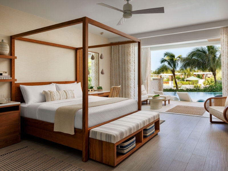 Lady Palm Club Swim up Suite Bedroom
