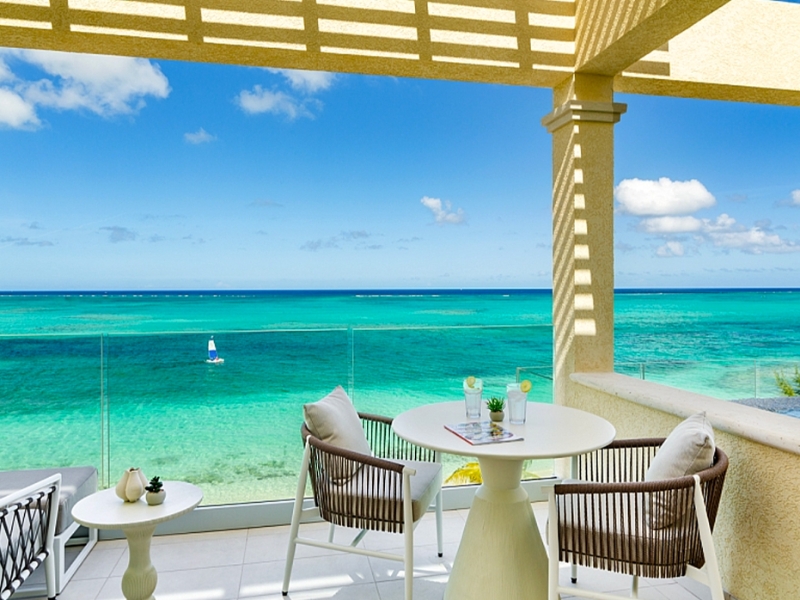 One Bedroom Beachfront Penthouse Suite with Skypool