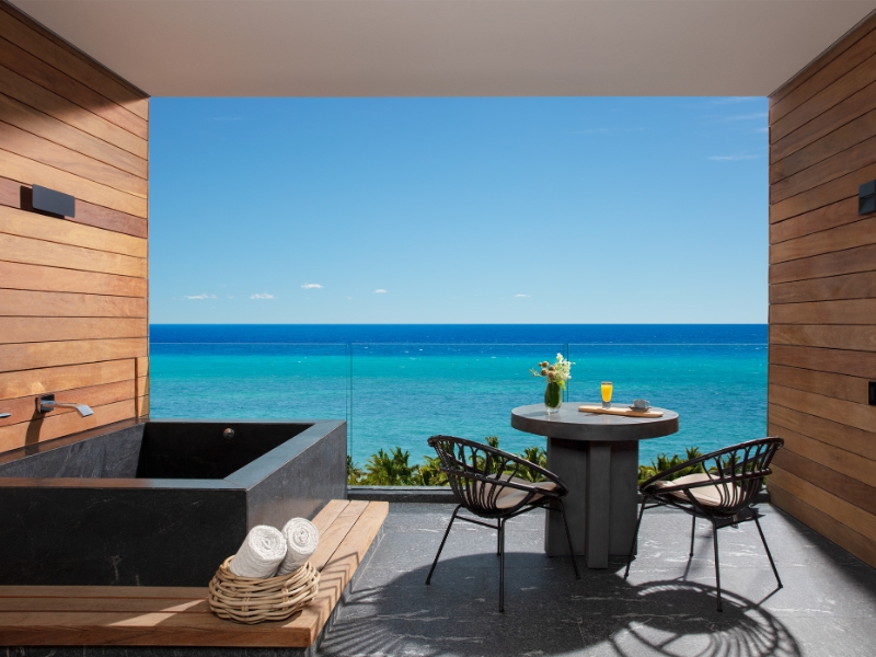 Junior Suite Ocean Front Terrace