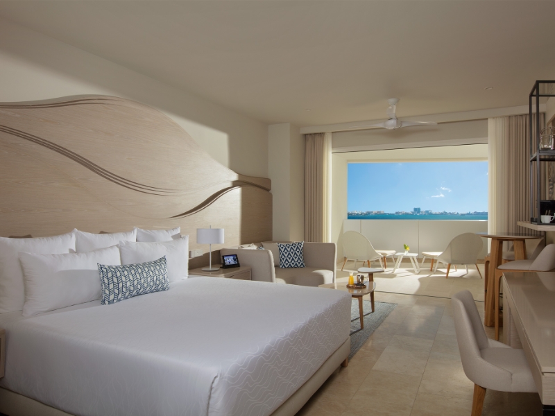 Allure Live Big Junior Suite Laguna View King