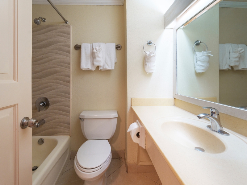 Ocean view bathroom Crescent