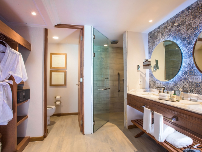 Junior Suite Garden Bathroom