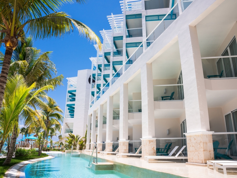 King Paradise Swim Up Suite