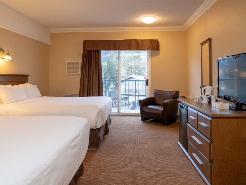 Superior Room 2 Queens Balcony