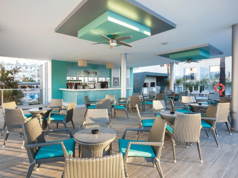 Poolside bar