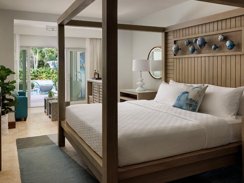 Swim up Club Luxury Room Bedroom