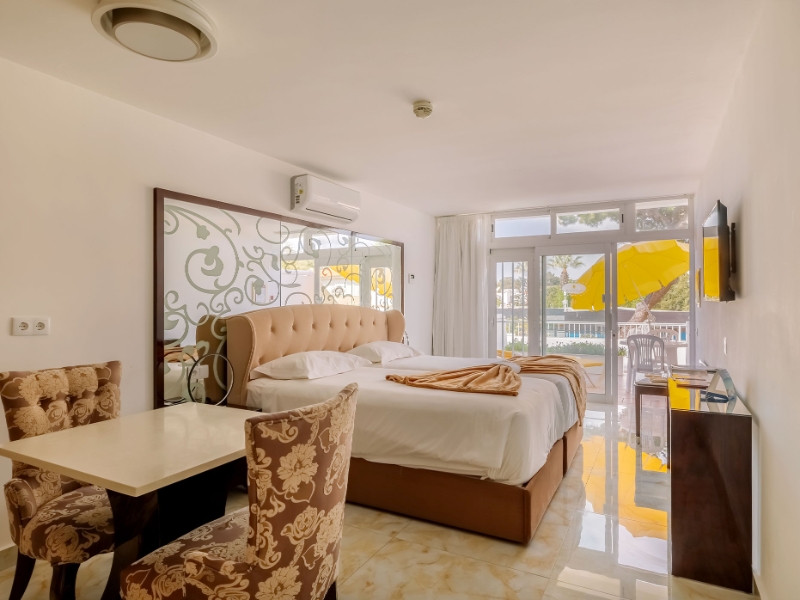 Deluxe Studio Pool or Sea View