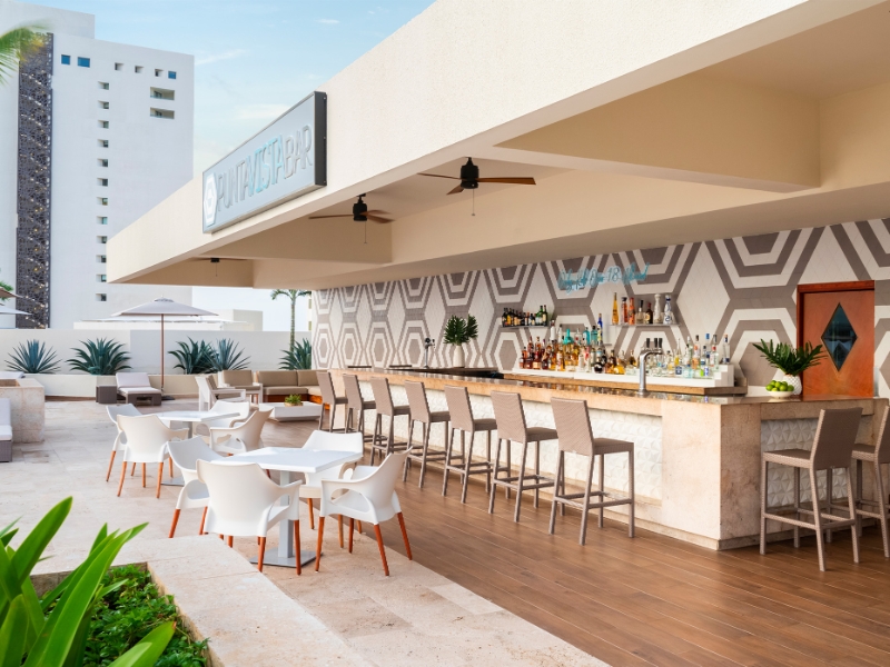 Turquoize Tower Punta Vista Bar
