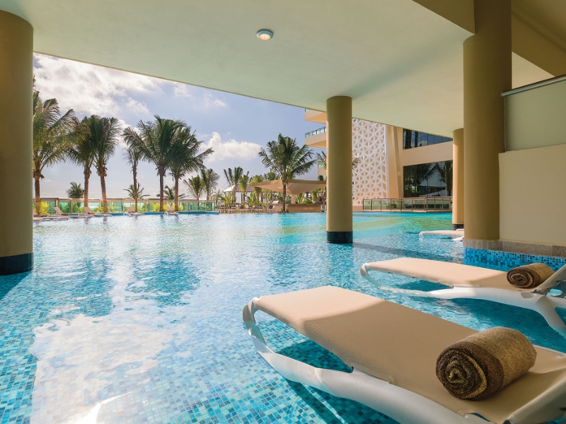 Oceanfront Jacuzzi Suite Swim Up Room View