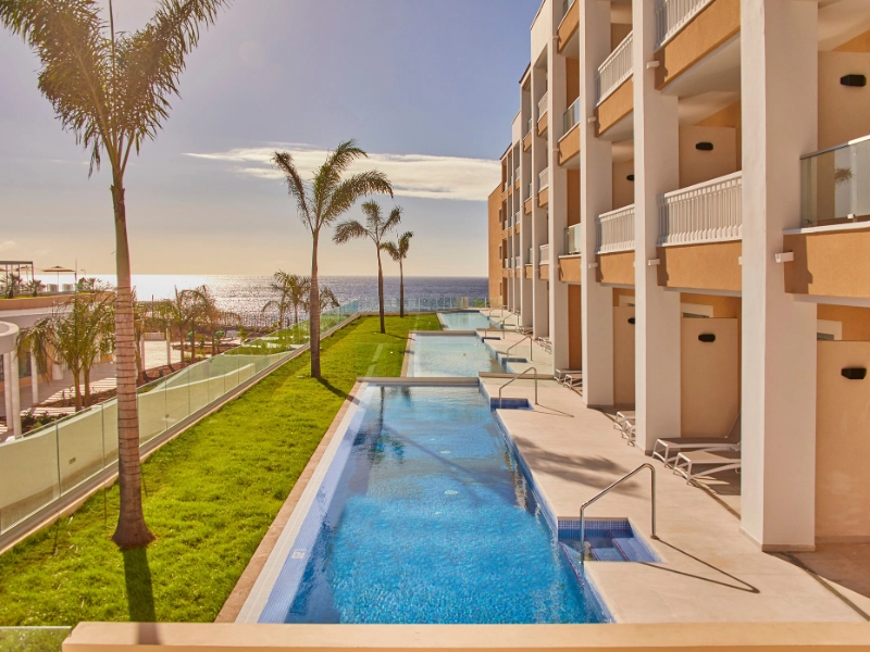 Junior Suite Swim Up