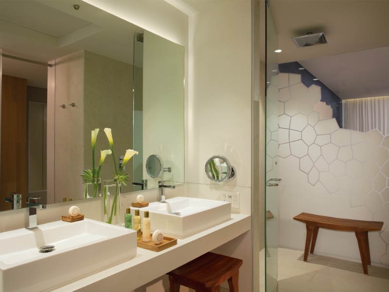 Preferred Club Deluxe Bathroom