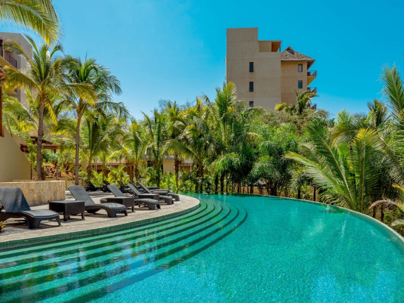 Media Luna Pool