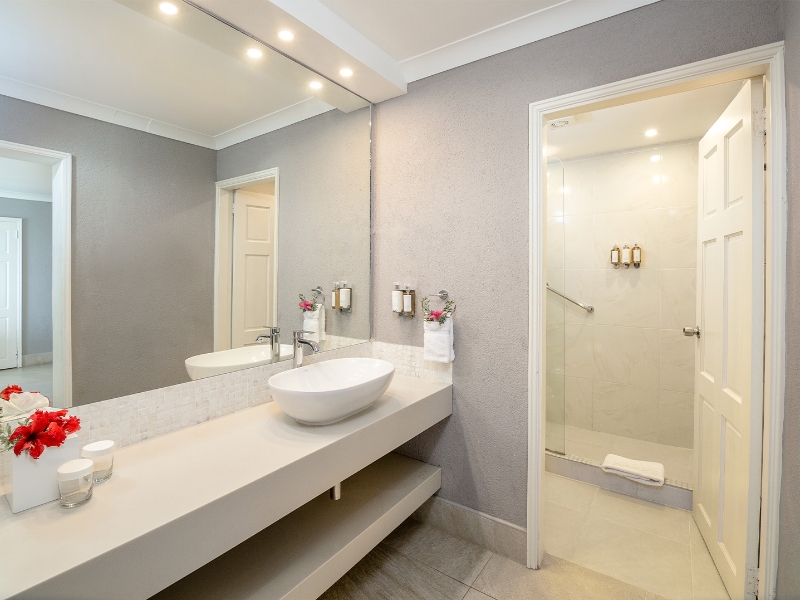 Deluxe Oceanfront Bathroom