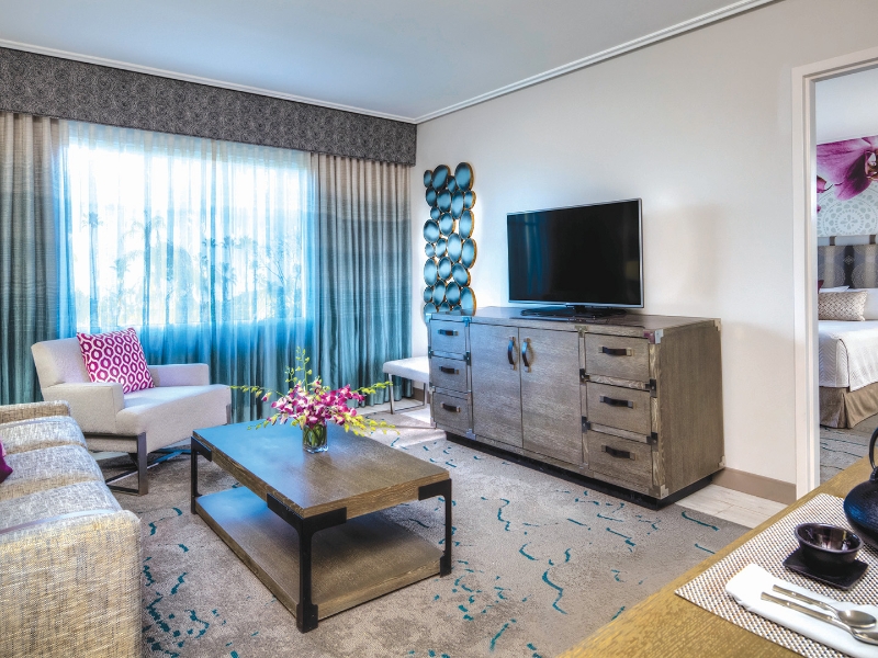 King Suite Livingroom