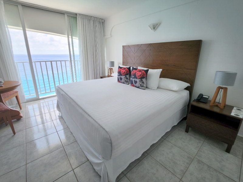 Deluxe Oceanfront King