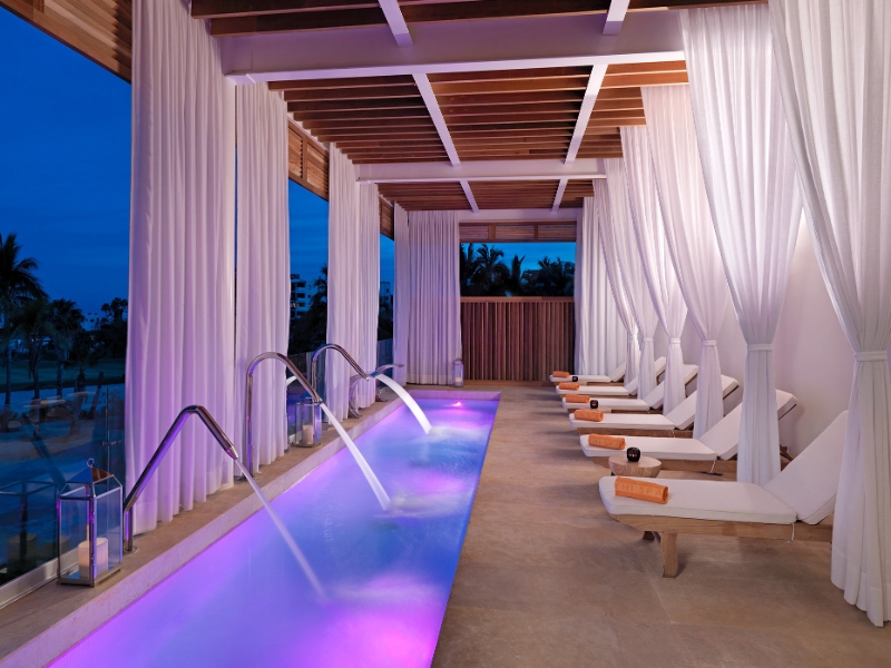 ParadisusYHI Spa Pool