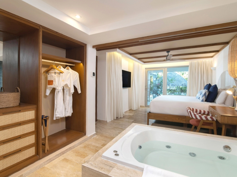 Master Suite SwimUp Bathroom