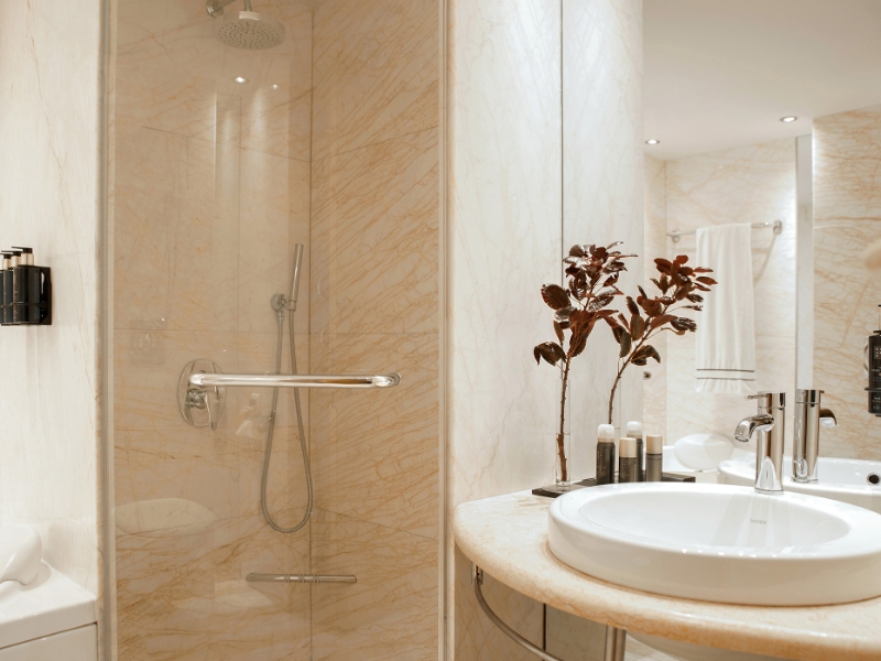 Junior Suite Bathroom