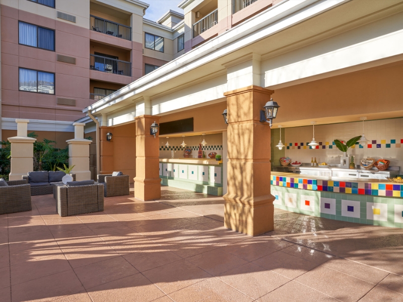 Pool Bar