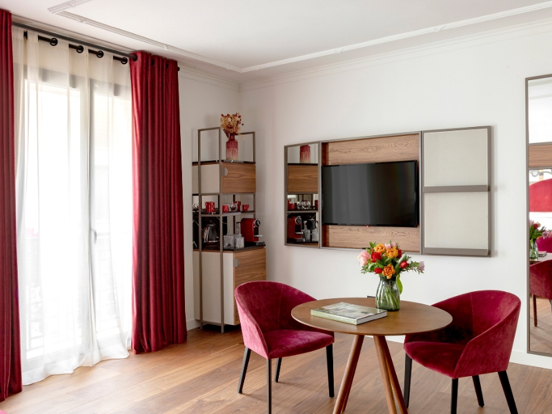 Singular Junior Suite living