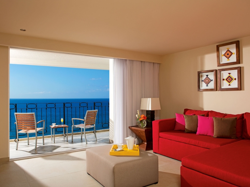 Sun Club Junior Suite Ocean Front Double and King