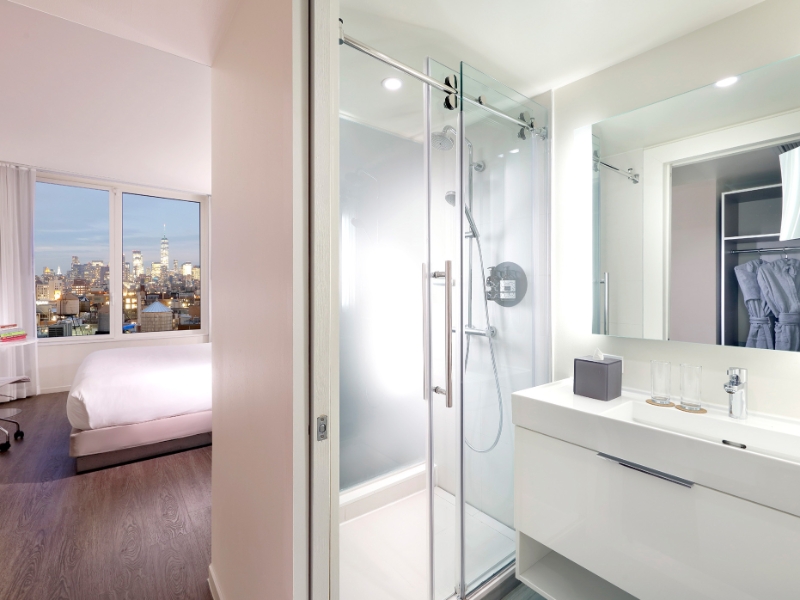 Family Loft Suite City View Bathroom