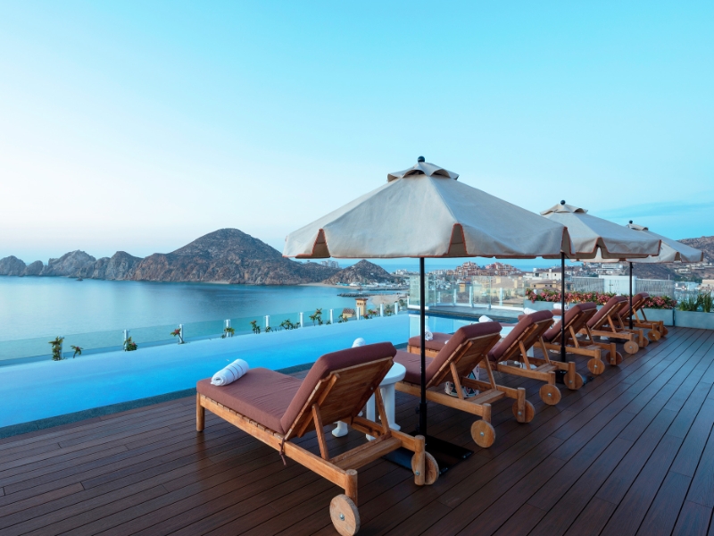 Rooftop 360 infinity pool