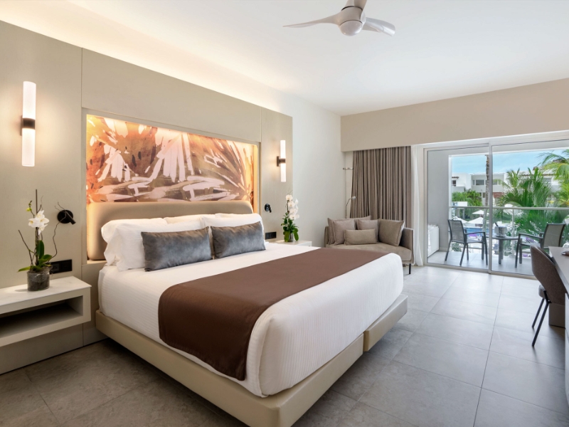 Allure Junior Suite Pool View King