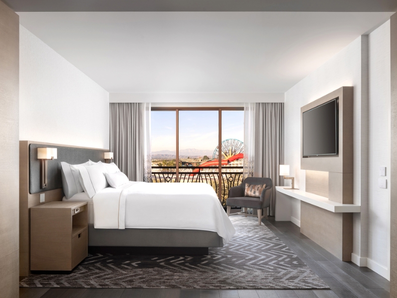 Suite Park View with Juliet Bedroom