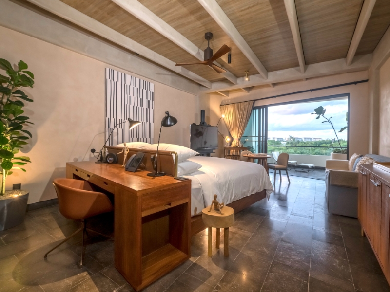 Junior Suite King Golf View