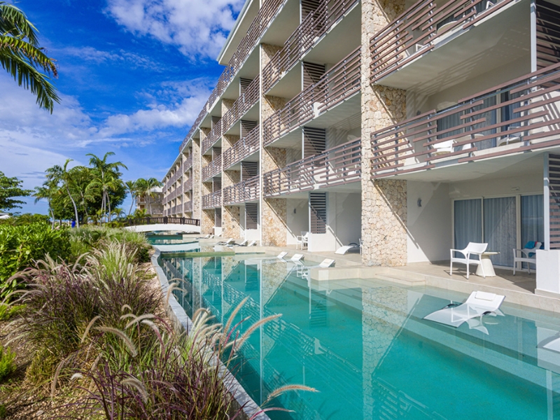 Suite Junior Swimout Pool