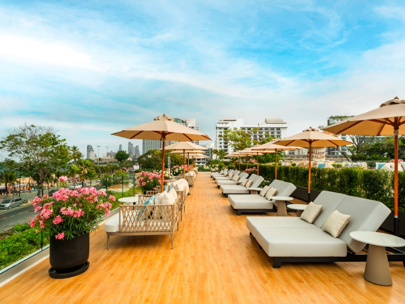Lay Beach Club